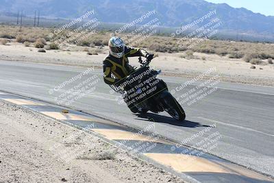 media/Dec-01-2025-Moto Forza (Mon) [[2daa91e15f]]/3-Beginner Group/Session 3 (Turn 16 Inside)/